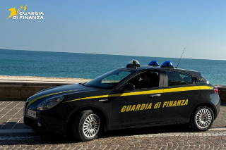 Raggiro da un milione di euro ai danni di un anziano: tre denunciati nel Maceratese